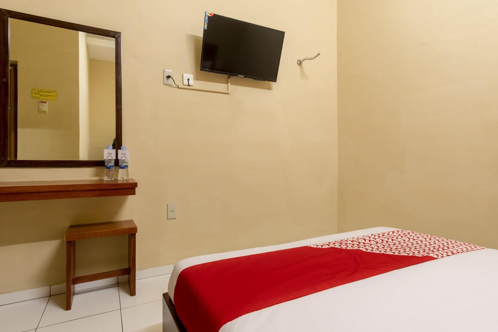 Urbanview Syariah Puri Hotel 3*